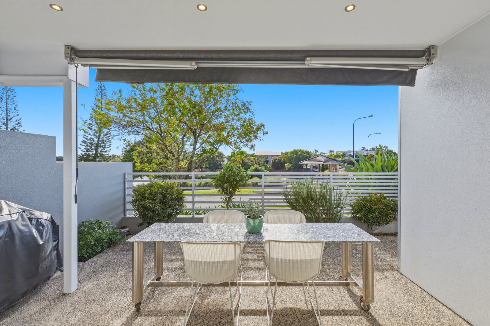 22/31 Port Peyra Crescent VARSITY LAKES 9