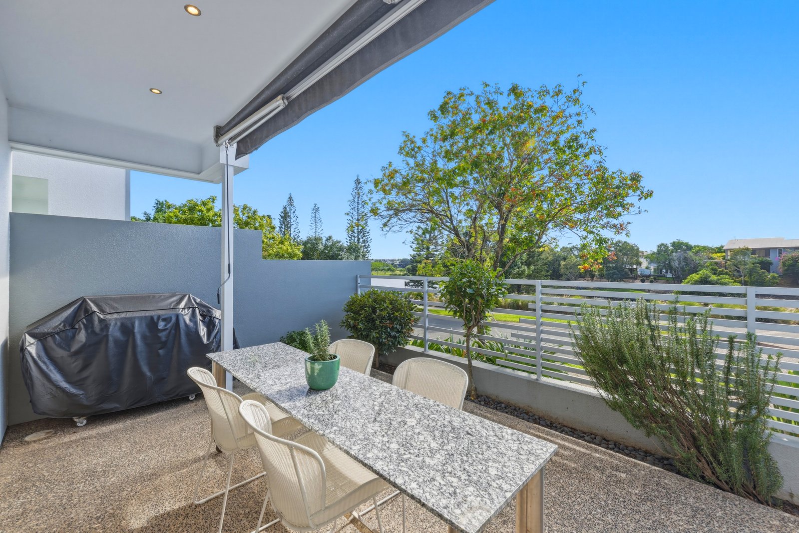 22/31 Port Peyra Crescent VARSITY LAKES 10