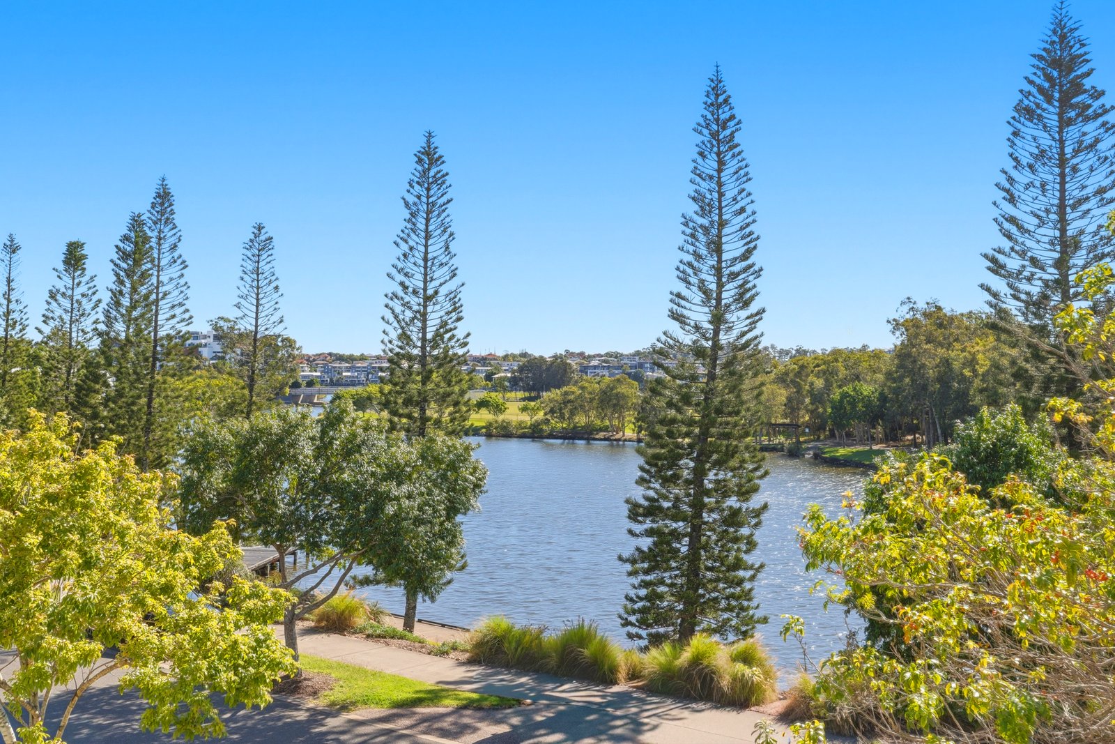 22/31 Port Peyra Crescent VARSITY LAKES 29