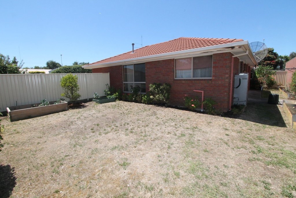 2/232 Albert Street SEBASTOPOL 12