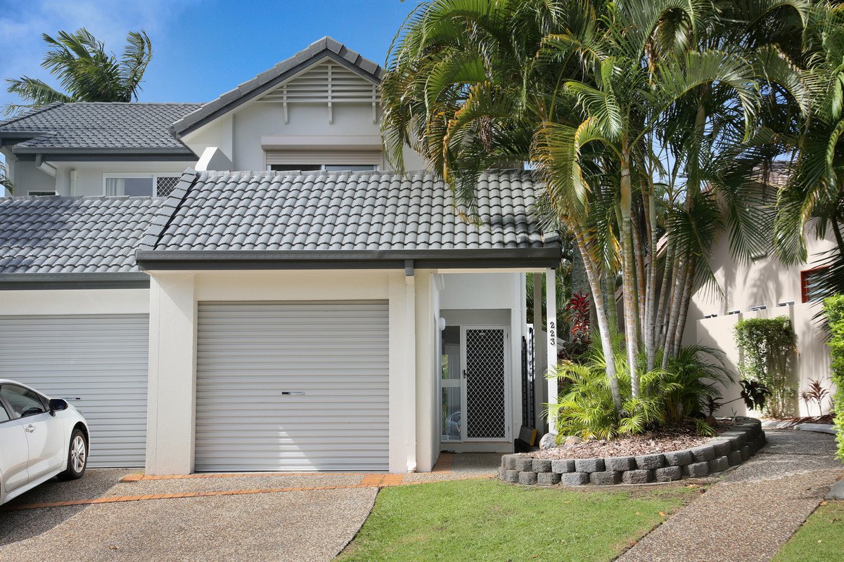 223/215 Cottesloe Drive Mermaid Waters 2