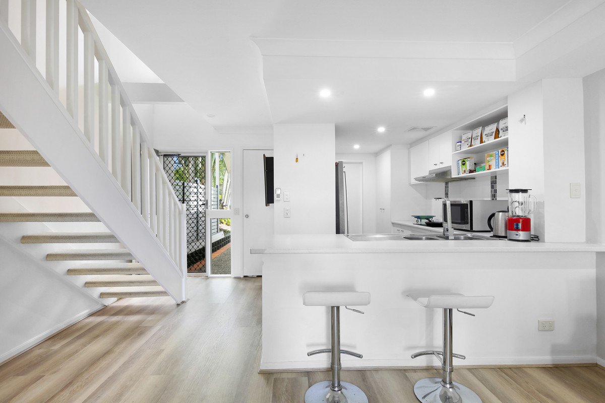 223/215 Cottesloe Drive Mermaid Waters 7