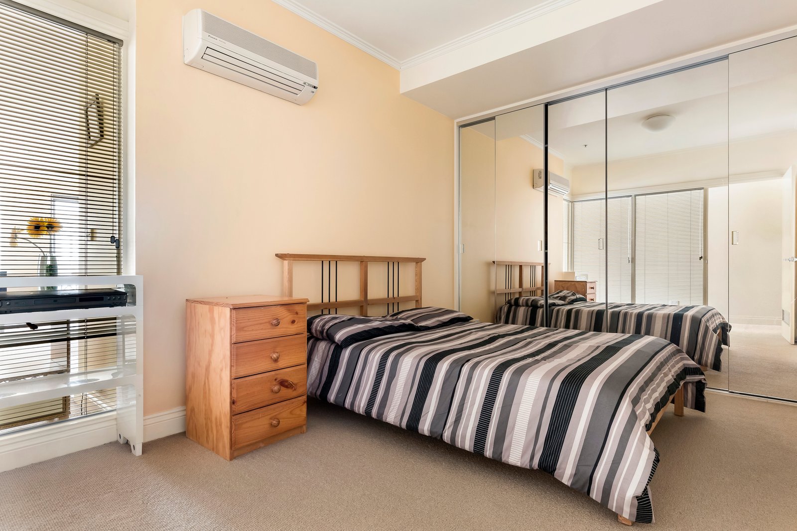 Gallery: 223/360 St Kilda Road