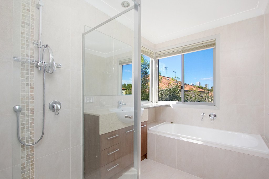 2/236 Queen Street SOUTHPORT 4