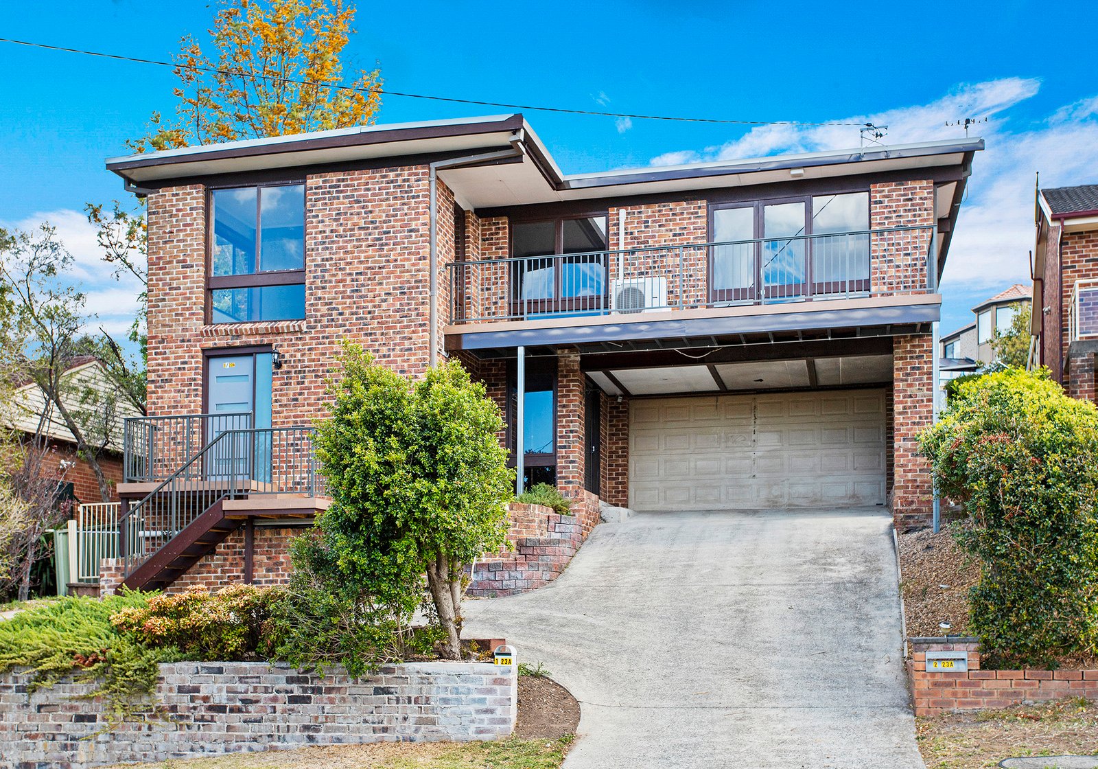 2/23a Wybalena Avenue KOONAWARRA 1