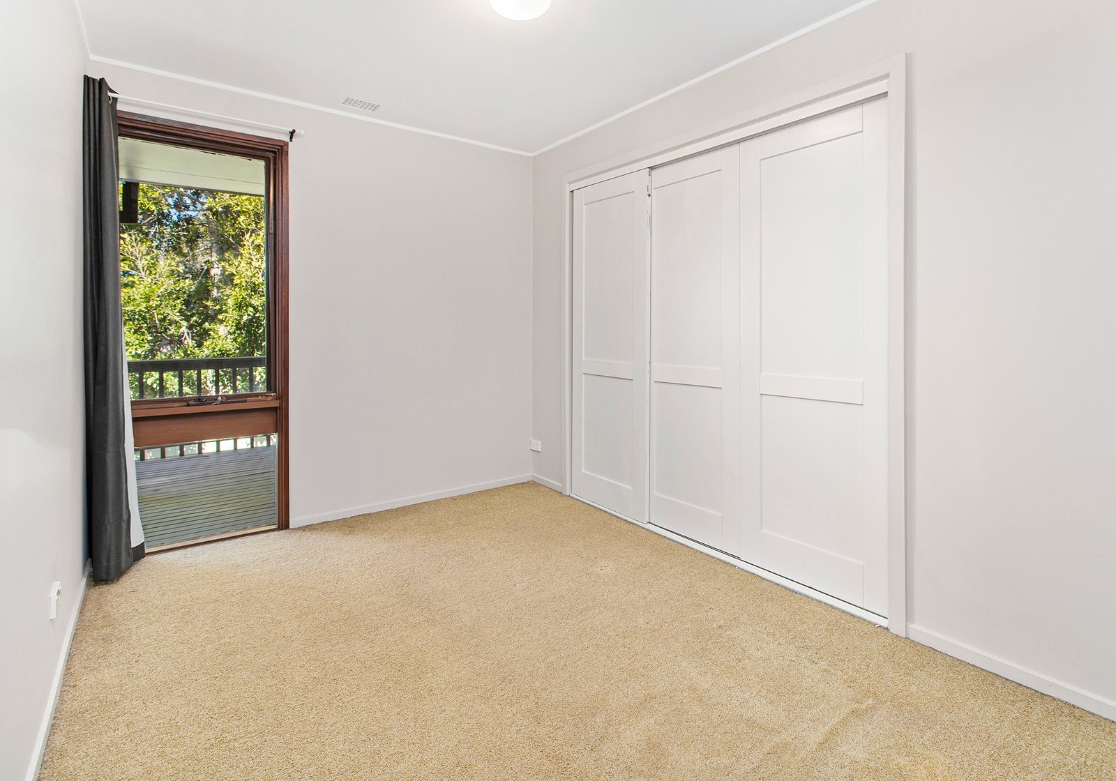 2/23a Wybalena Avenue KOONAWARRA 8