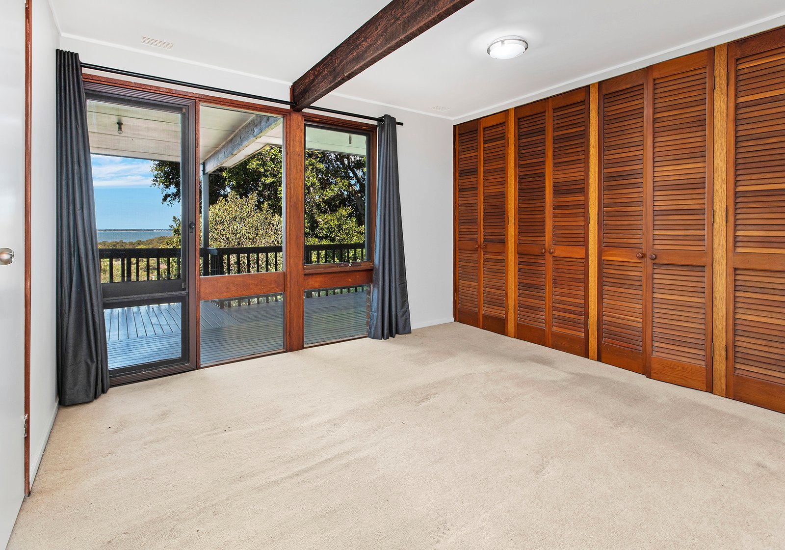 2/23a Wybalena Avenue KOONAWARRA 9