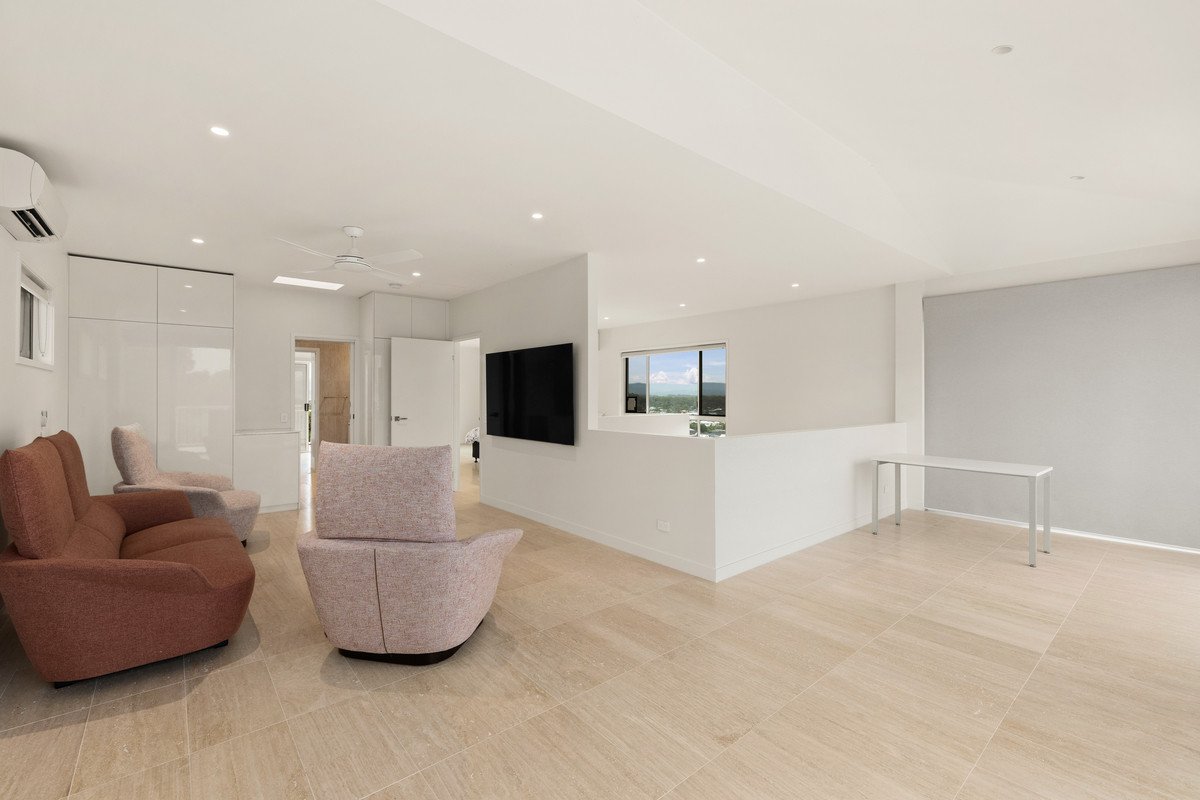 2/24 Brakes Crescent MIAMI 18