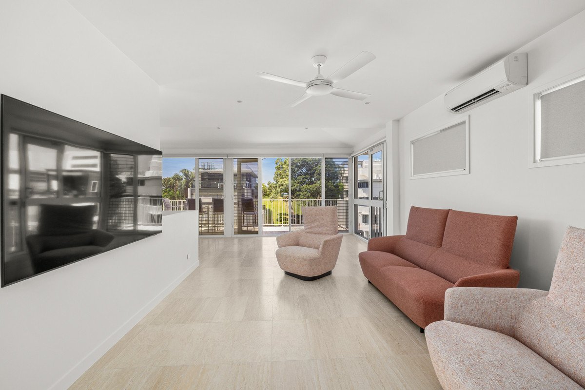 2/24 Brakes Crescent MIAMI 17