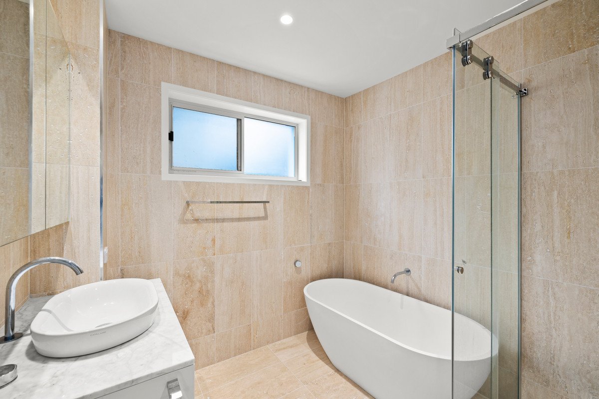 2/24 Brakes Crescent MIAMI 22