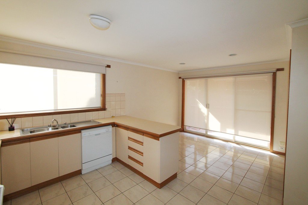 2/24 Jasmine Drive DELACOMBE 4