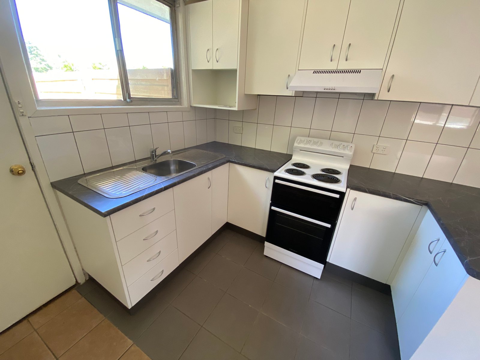 2/24 Manilla Road TAMWORTH 2