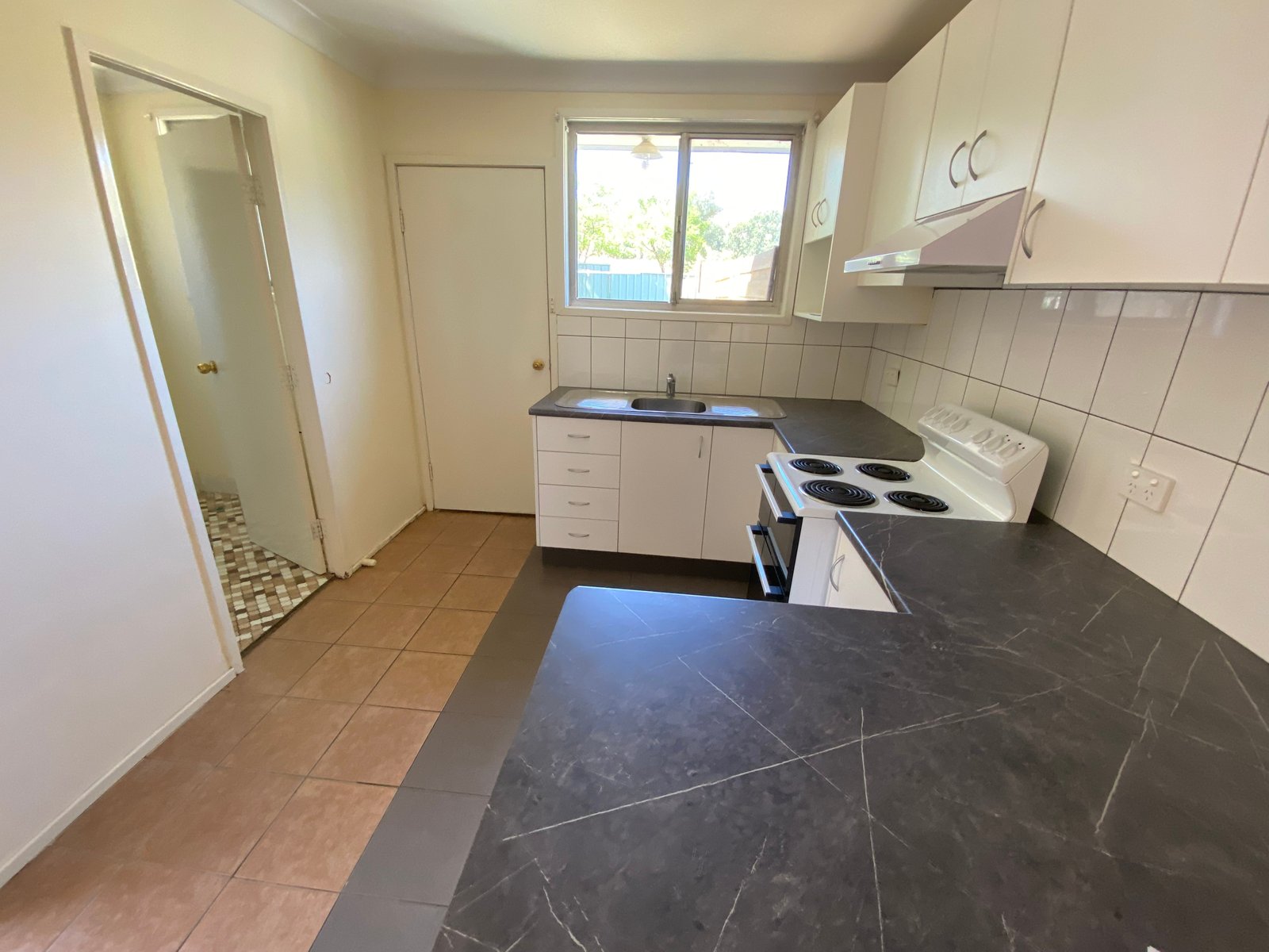 2/24 Manilla Road TAMWORTH 3