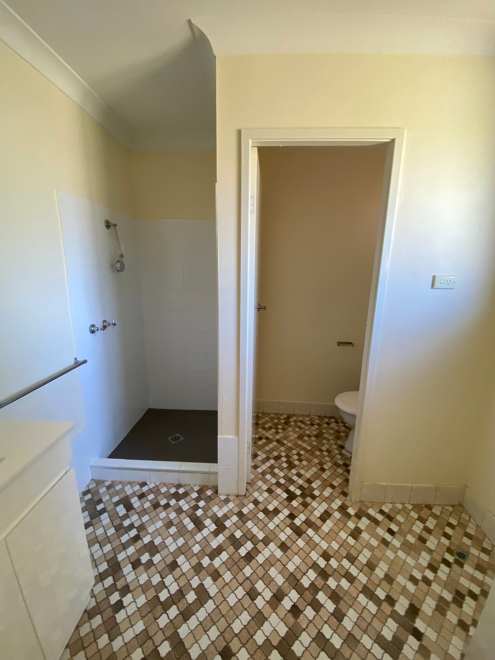 2/24 Manilla Road TAMWORTH 5