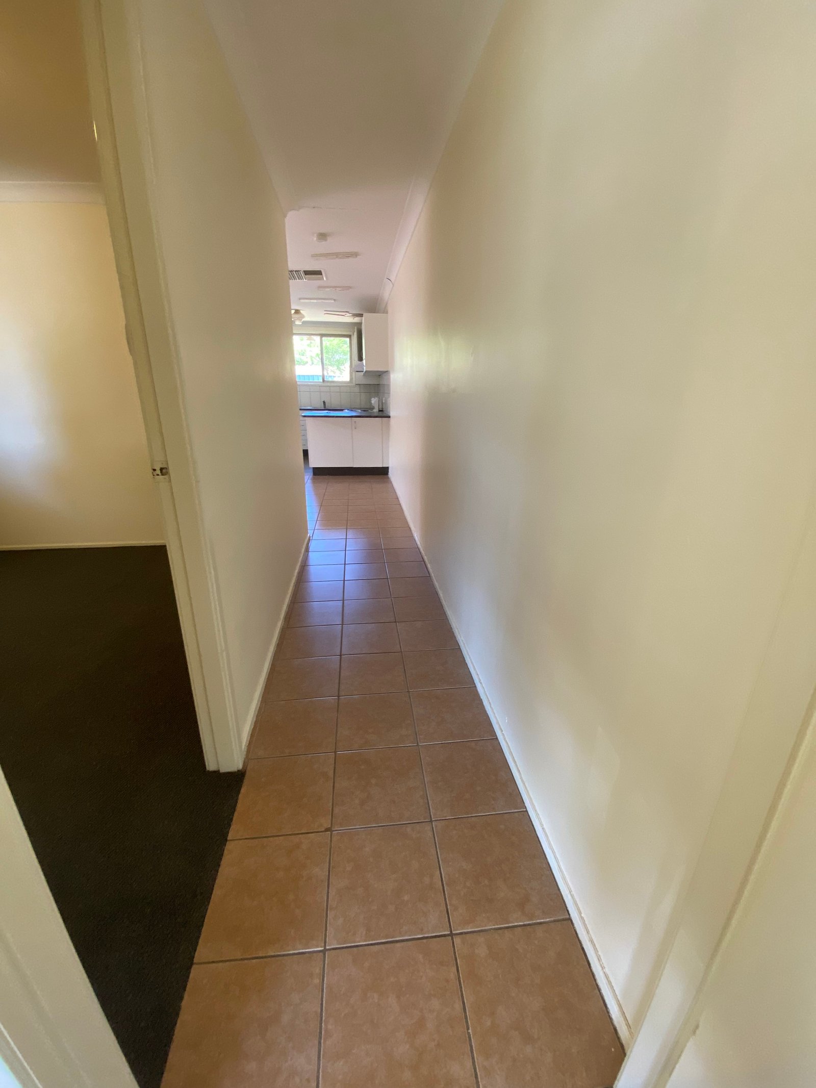 2/24 Manilla Road TAMWORTH 9