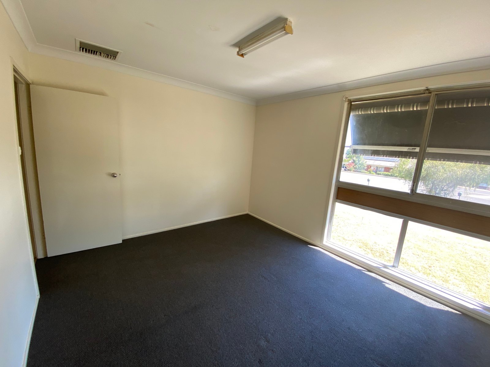 2/24 Manilla Road TAMWORTH 11