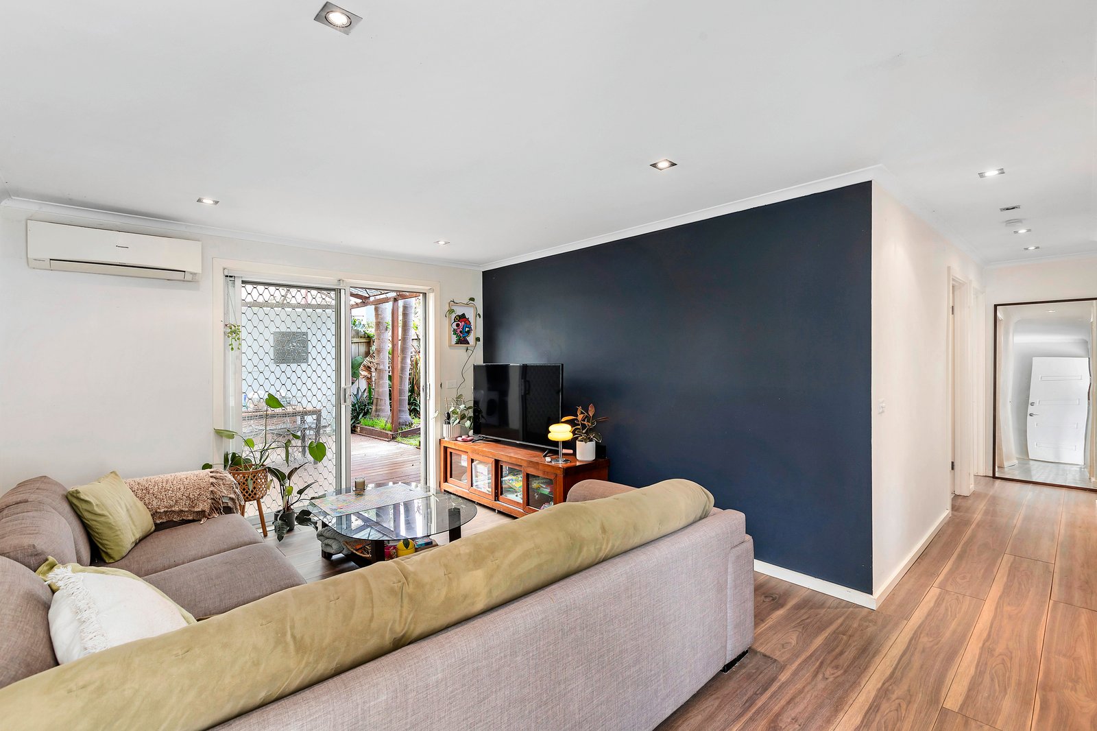 Gallery: 2/24 Newton Street