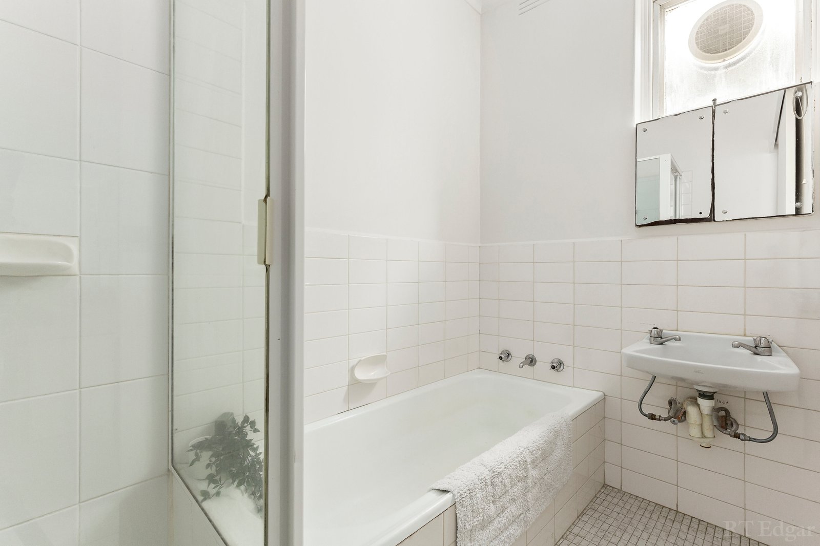 Real Estate and Property in 2/24 Springfield Avenue, Toorak, VIC