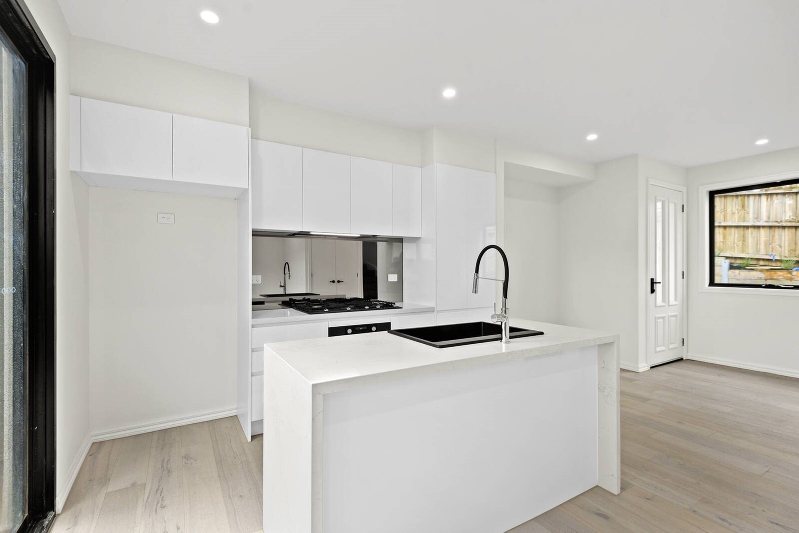 Gallery: 2/24 Studley Street