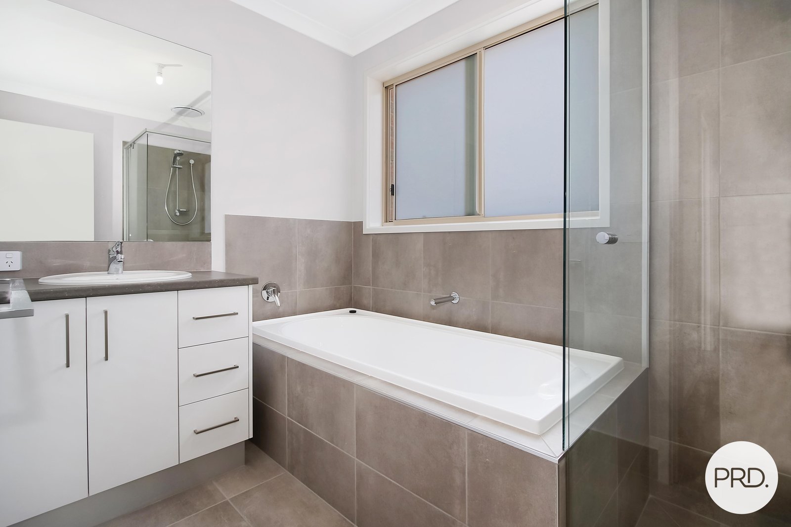 2/241 Lawrence Street WODONGA 6