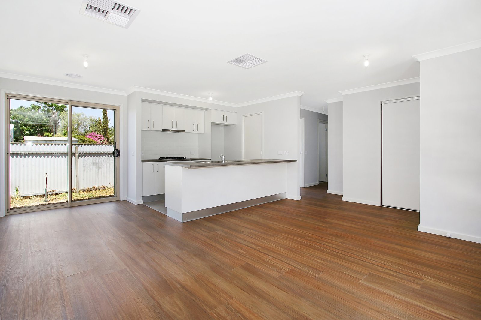 2/241 Lawrence Street WODONGA 4