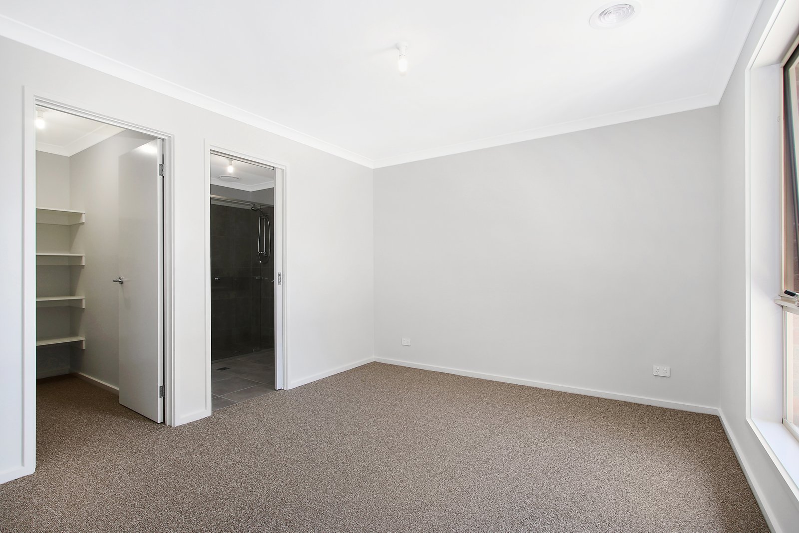 2/241 Lawrence Street WODONGA 5