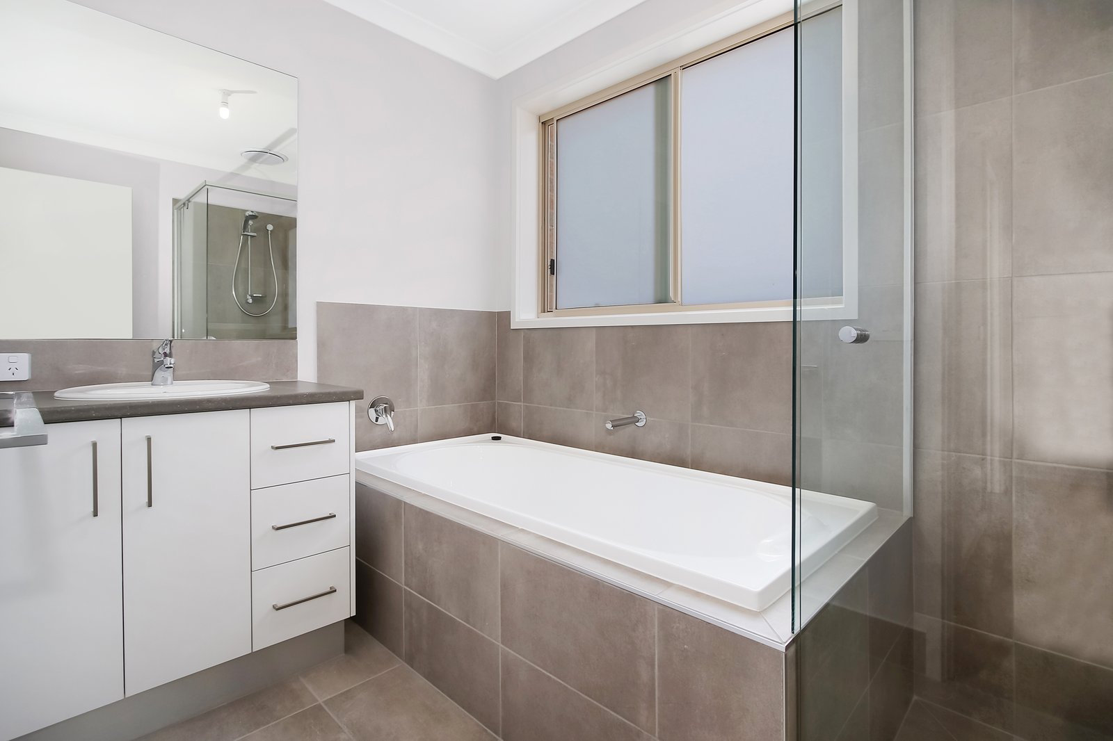 2/241 Lawrence Street WODONGA 6