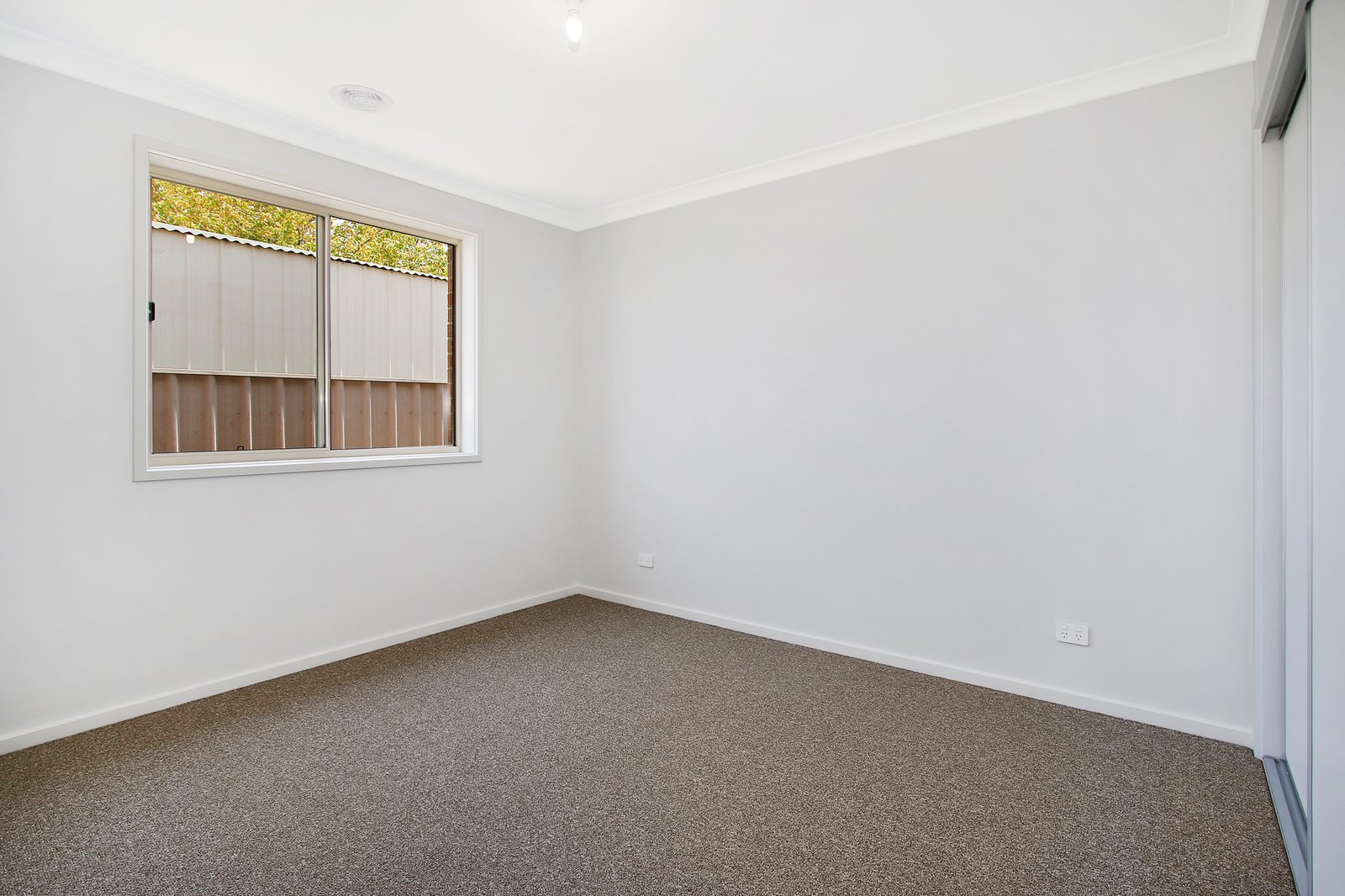 2/241 Lawrence Street WODONGA 7