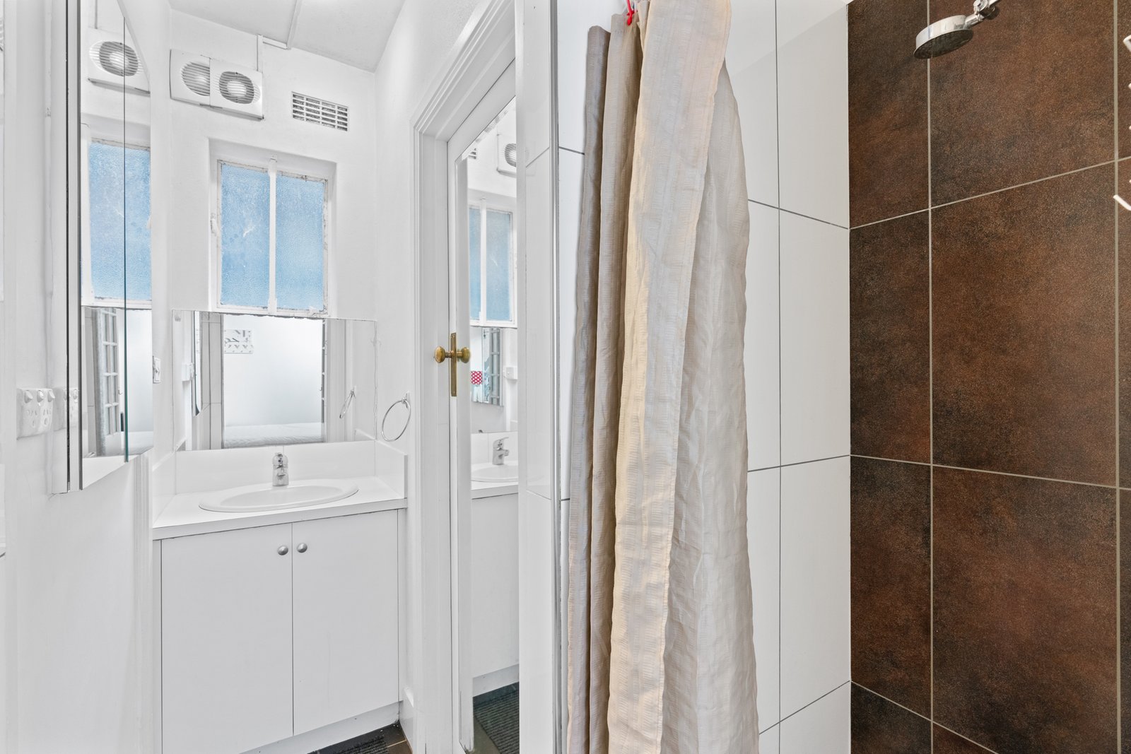 Gallery: 22/42 Waterloo Crescent