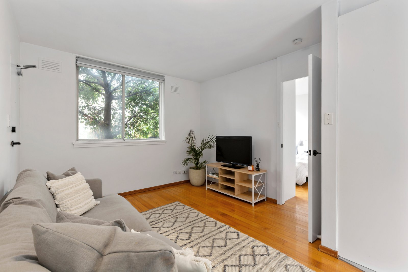 Gallery: 2/245 Hotham Street