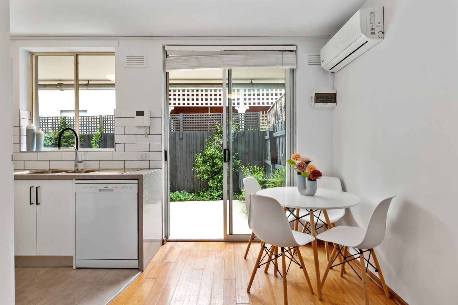 Gallery: 2/245 Hotham Street