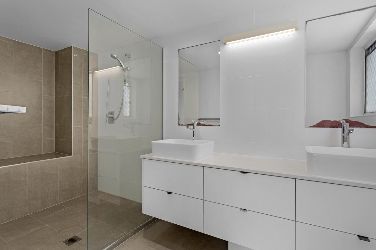 2/246 Jefferson Lane Palm Beach 8