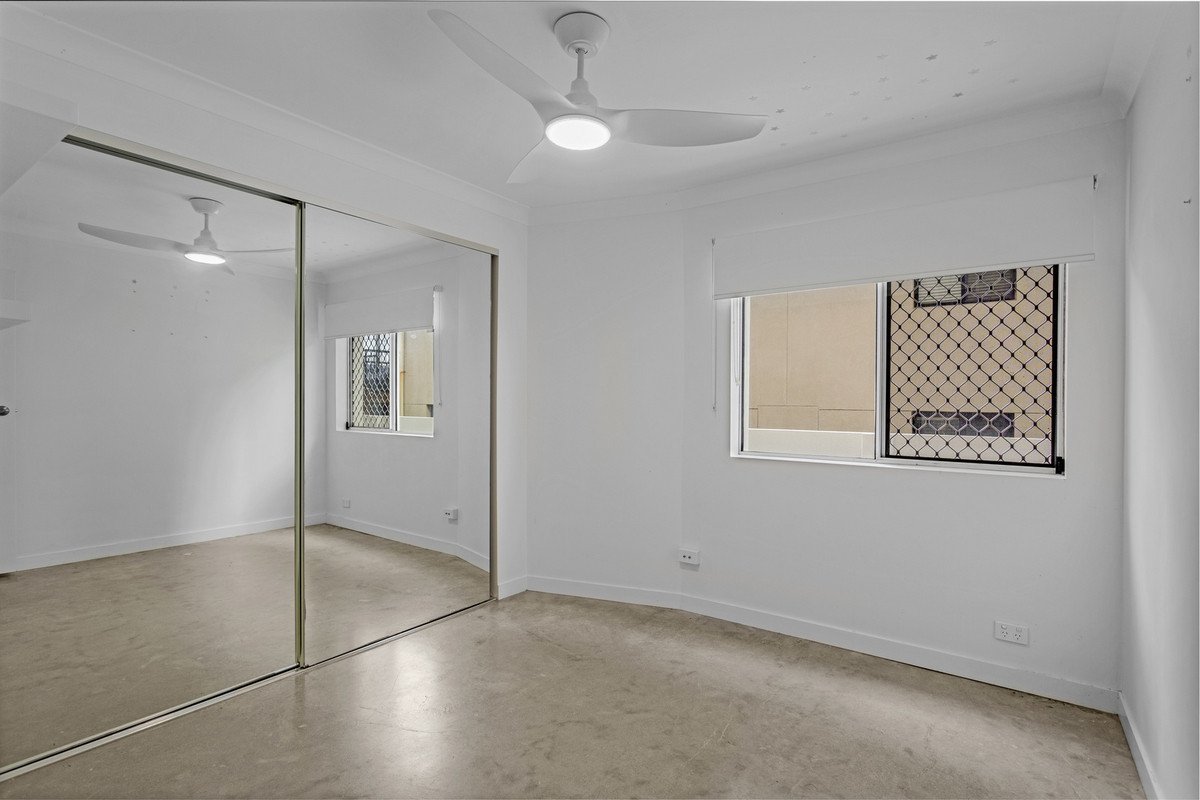 2/246 Jefferson Lane Palm Beach 11