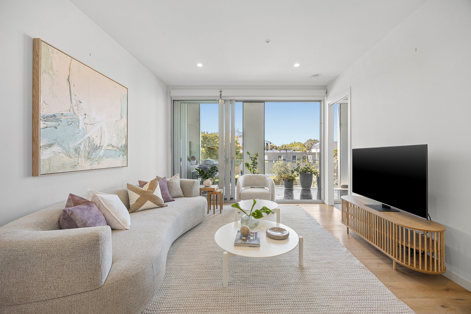 Gallery: 22/472 Beach Road