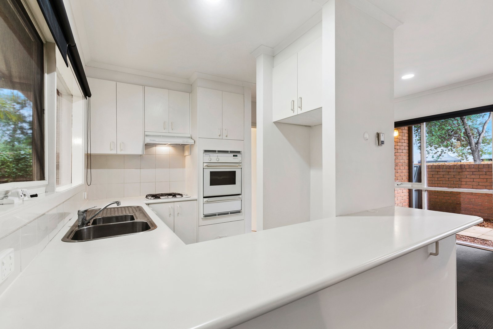 Gallery: 2/248 Dandenong Road