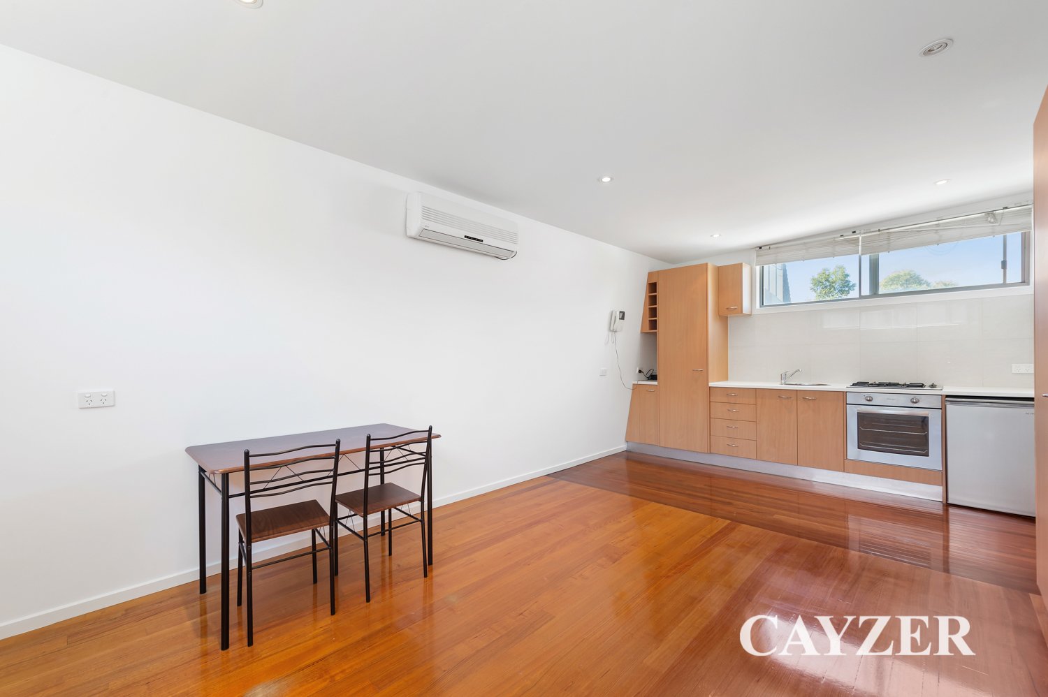 Gallery: 224a Esplanade West