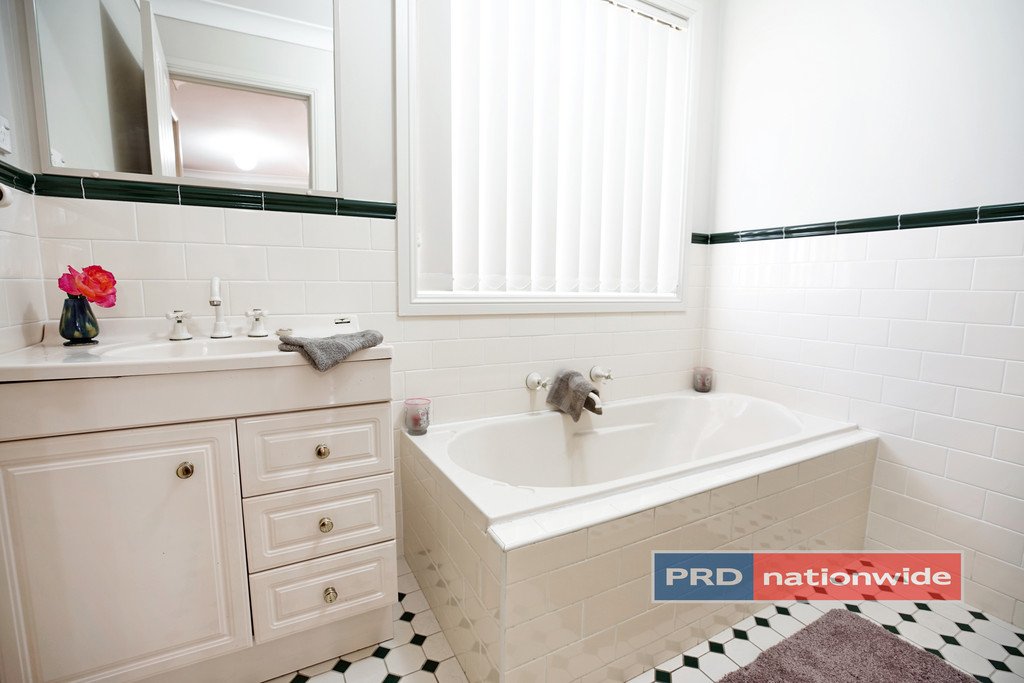 2/25 Barker Street CAMBRIDGE PARK 8