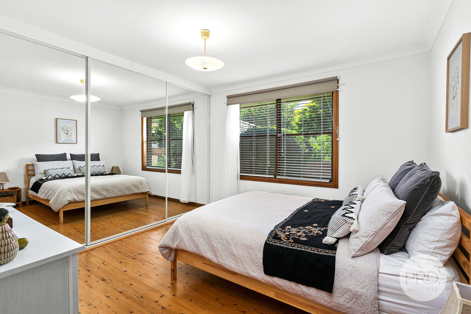 2/25 Bassett Street HURSTVILLE 5