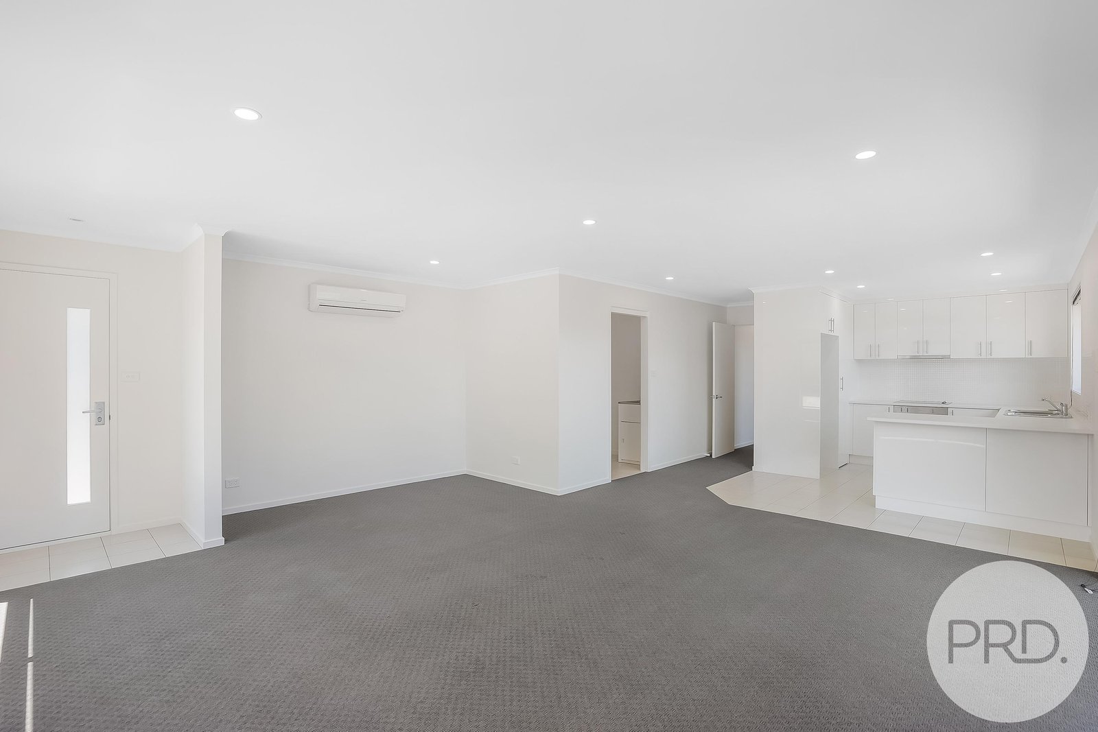 2/25 Cavenor Drive OAKDOWNS 4