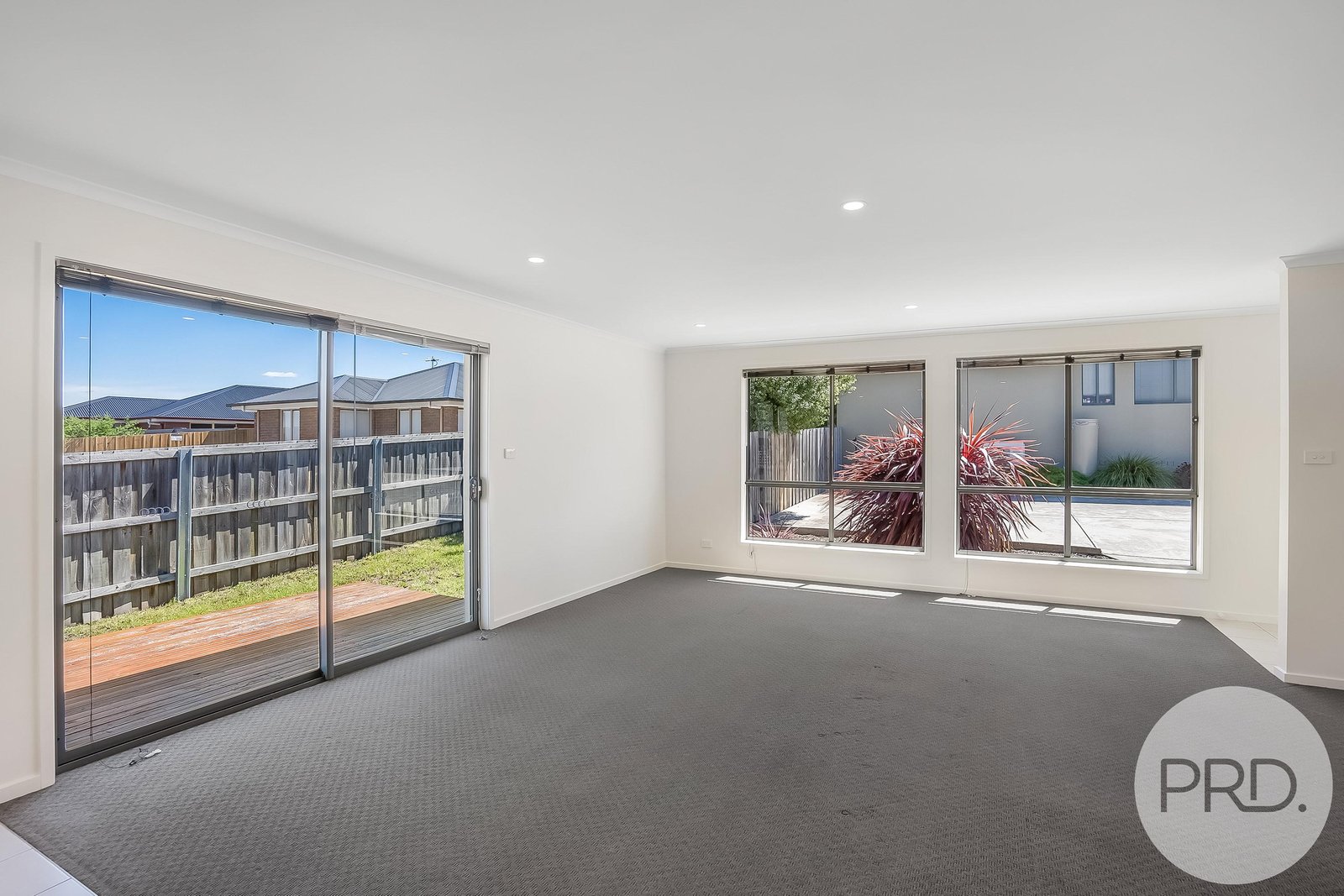2/25 Cavenor Drive OAKDOWNS 7