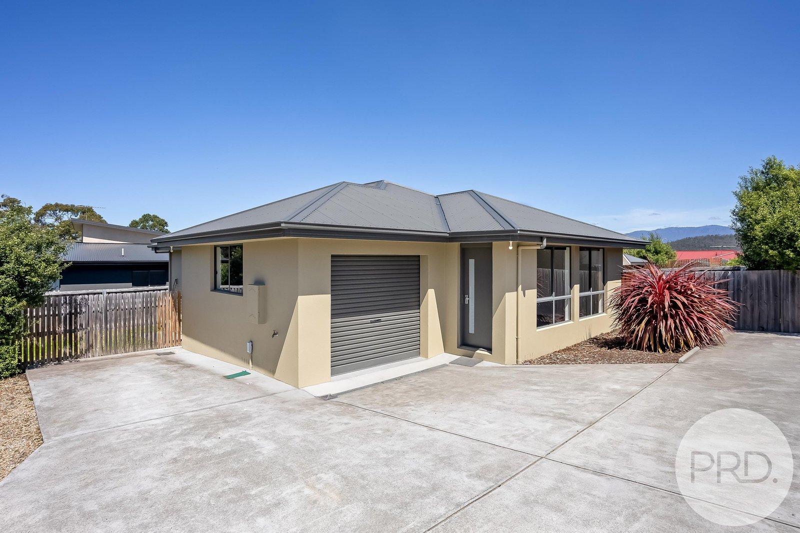2/25 Cavenor Drive OAKDOWNS 9