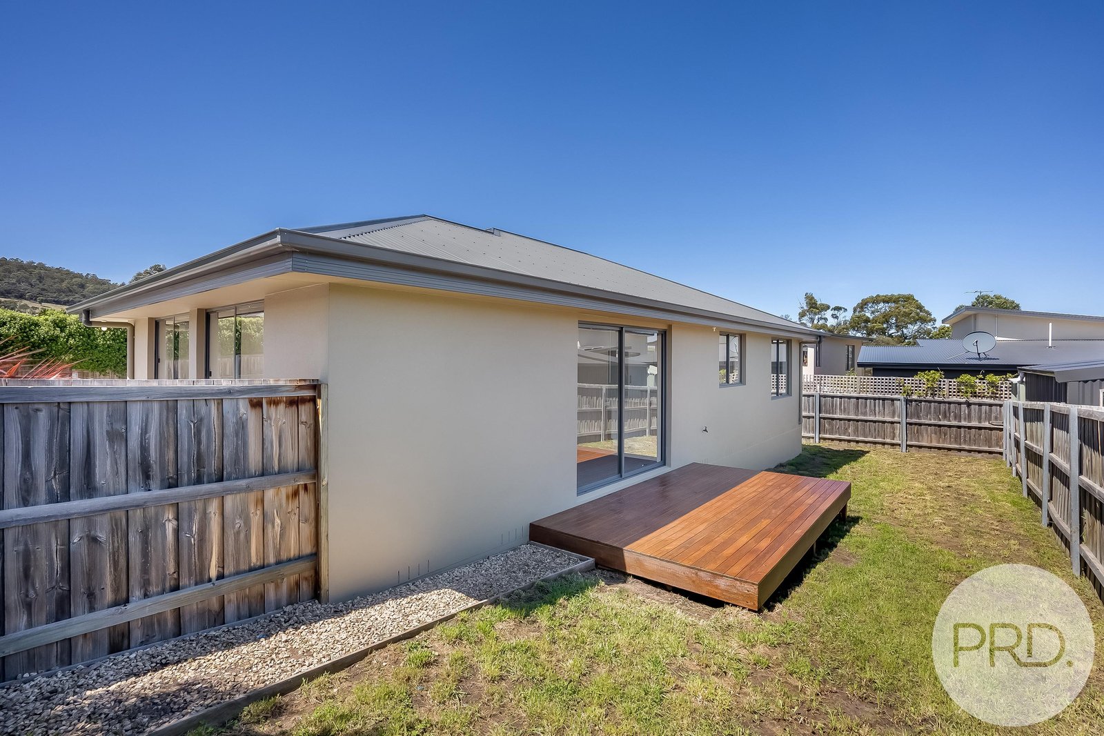 2/25 Cavenor Drive OAKDOWNS 10