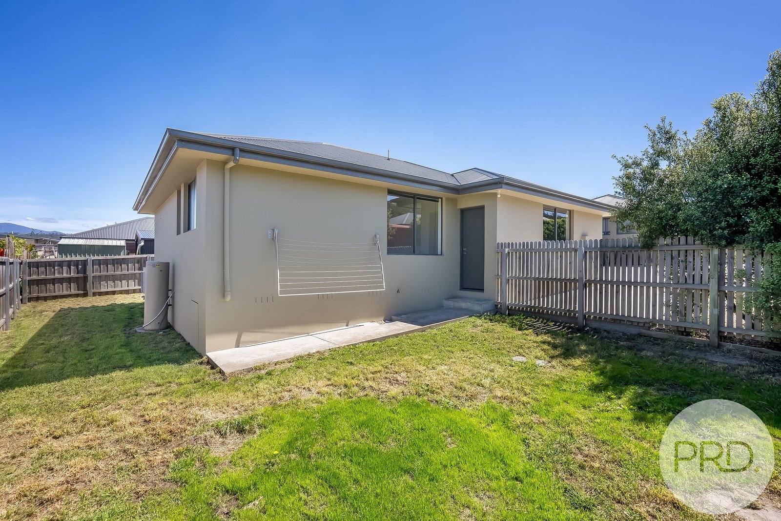 2/25 Cavenor Drive OAKDOWNS 11