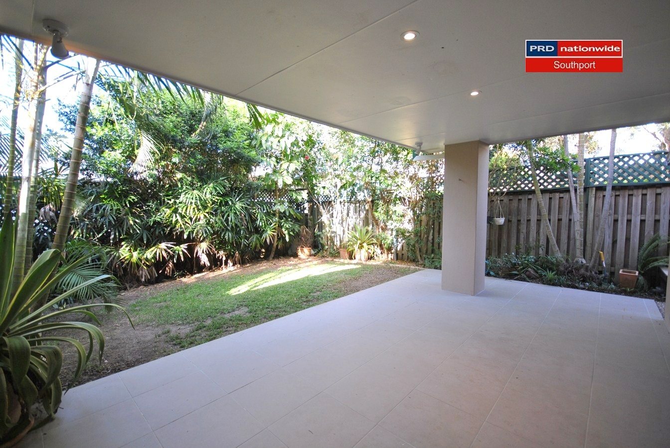 2/25 Charlton Street SOUTHPORT 3