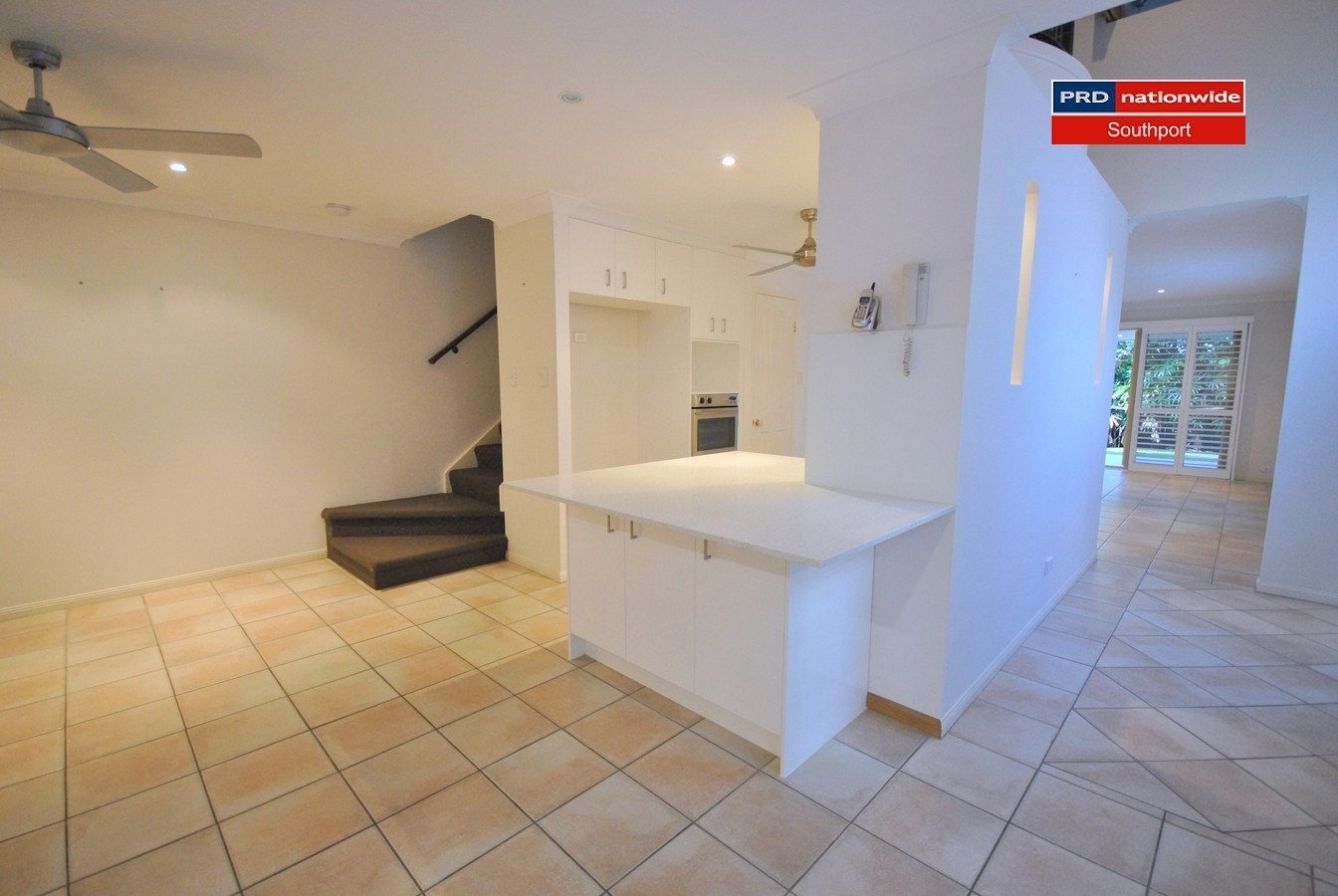 2/25 Charlton Street SOUTHPORT 5
