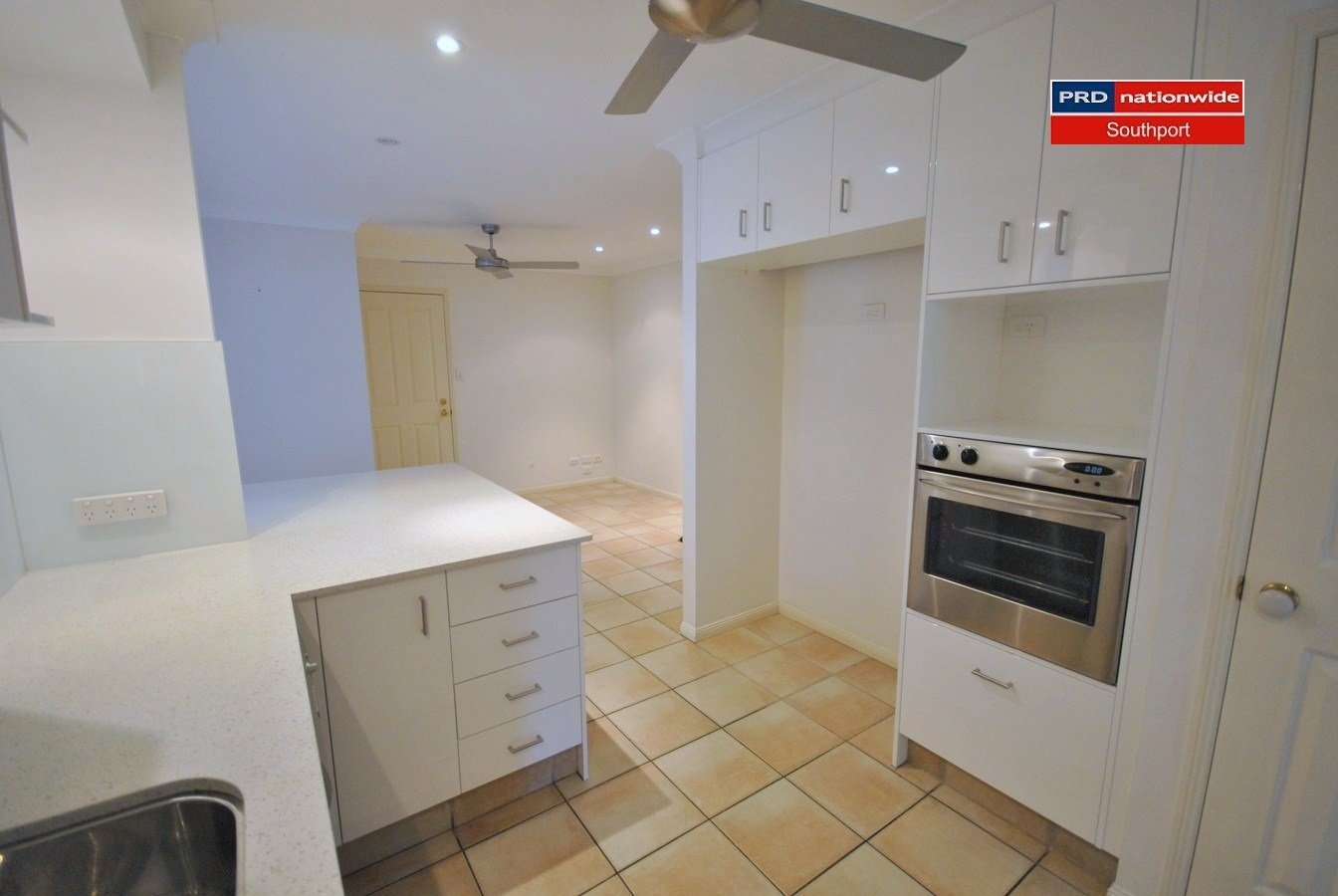 2/25 Charlton Street SOUTHPORT 6