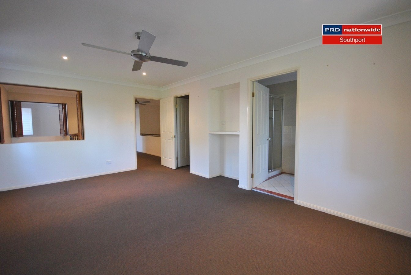 2/25 Charlton Street SOUTHPORT 9