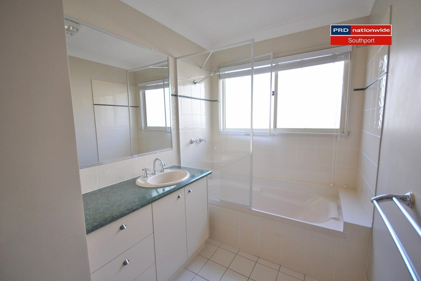 2/25 Charlton Street SOUTHPORT 13