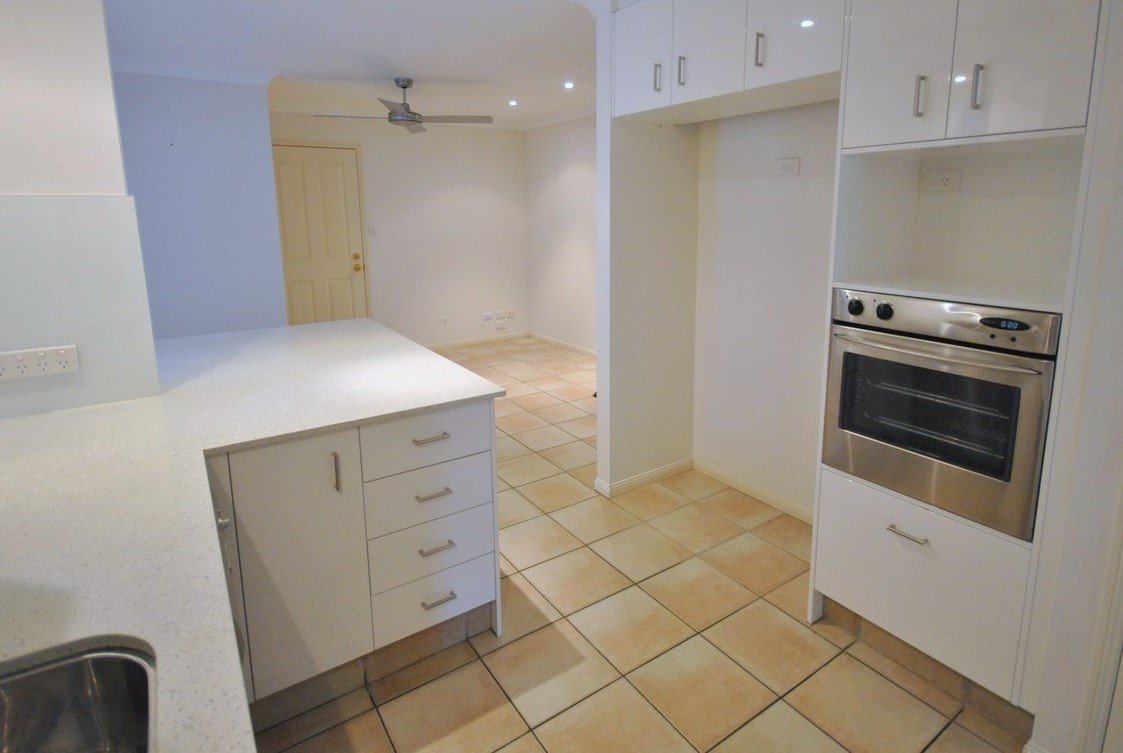 2/25 Charlton Street SOUTHPORT 5