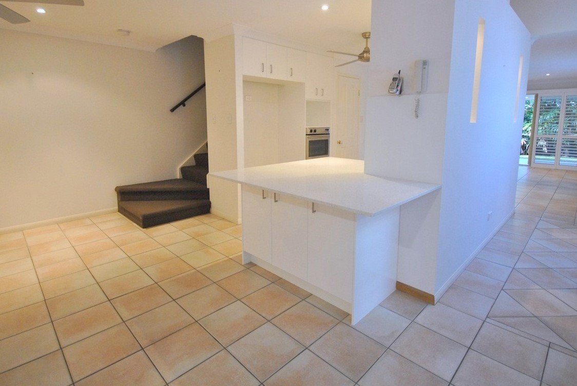 2/25 Charlton Street SOUTHPORT 6